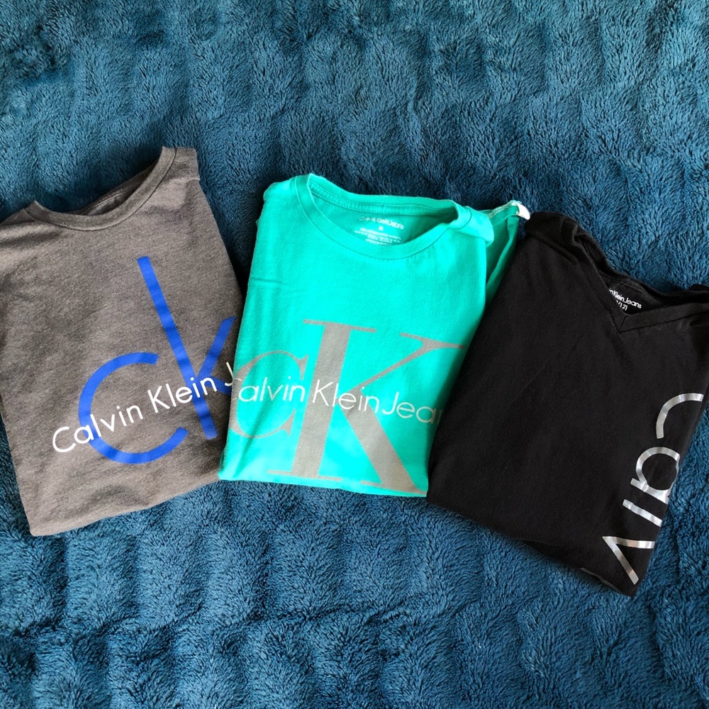 Boys size medium 10-12 Calvin Klein tshirts